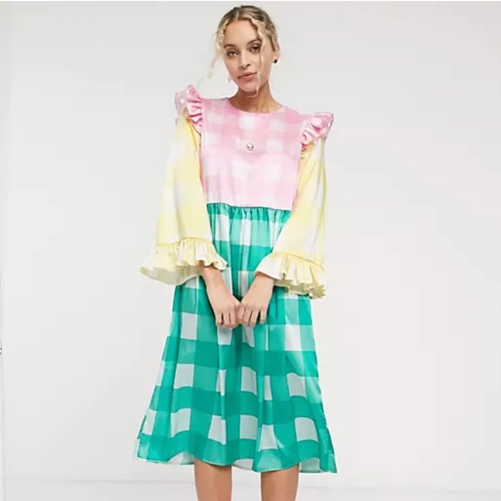 TWISTED WUNDER GINGHAM SMOCK DRESS